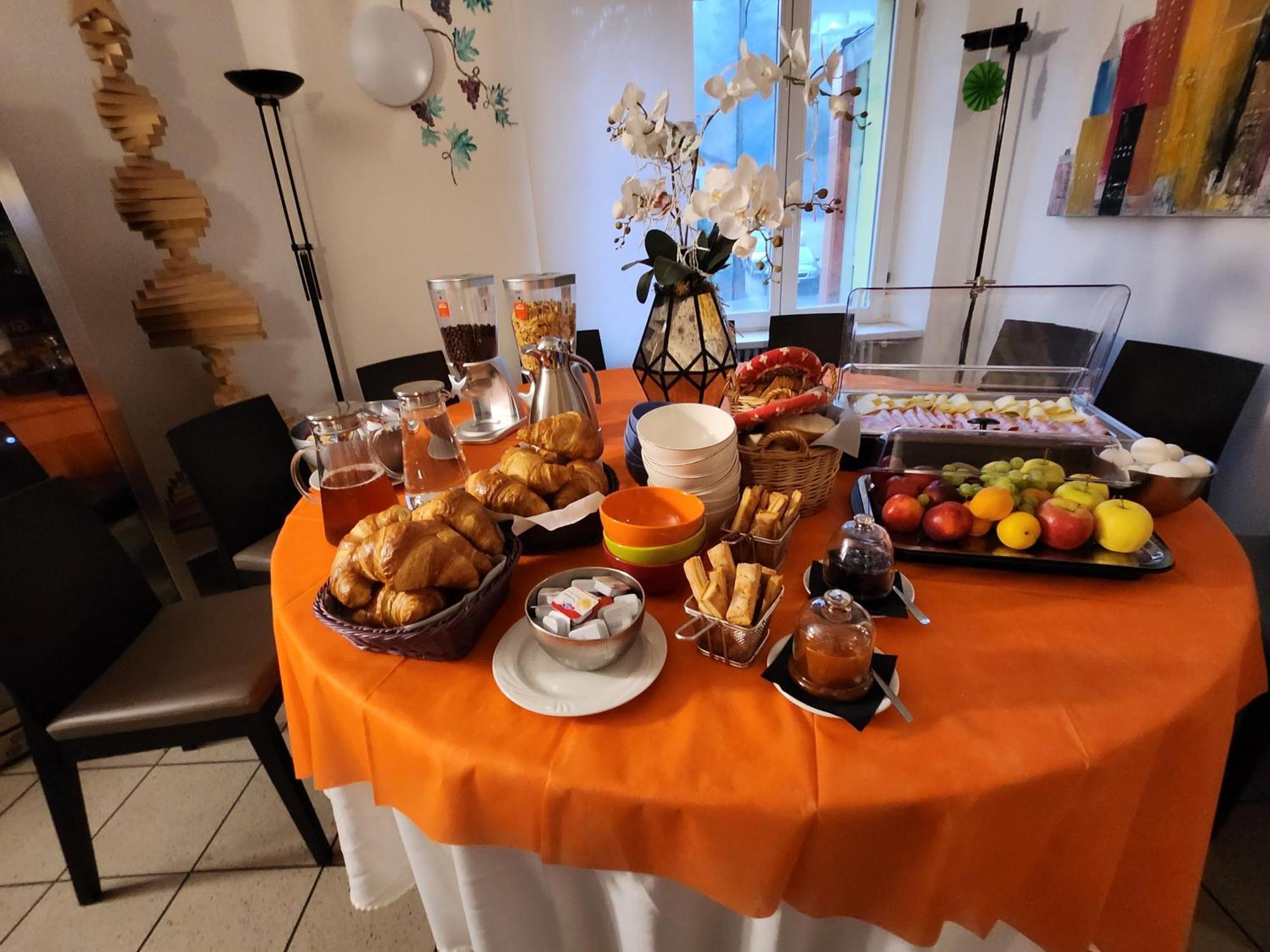 Hotel Ristorante Camoghe Isone 외부 사진